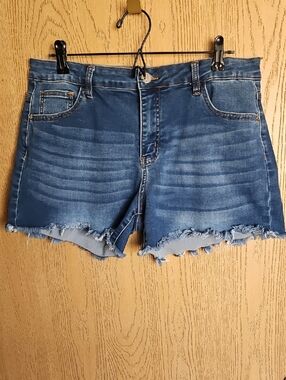 Vipones Women’s Blue Denim Frayed Hem Shorts